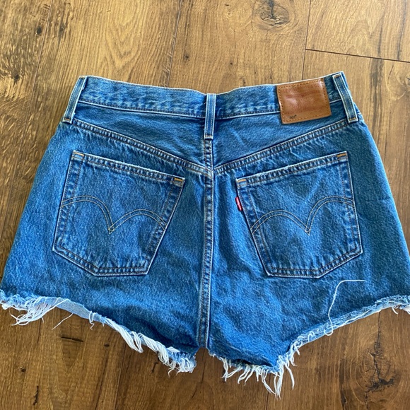 Never worn 501 Levi Shorts - Picture 2 of 3
